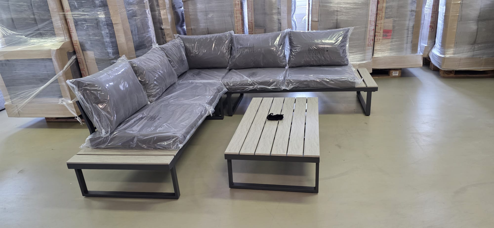 Sofa, Wohnzimmermöbel, Sofa-Landschaft, Sektionssofa, Couchtisch