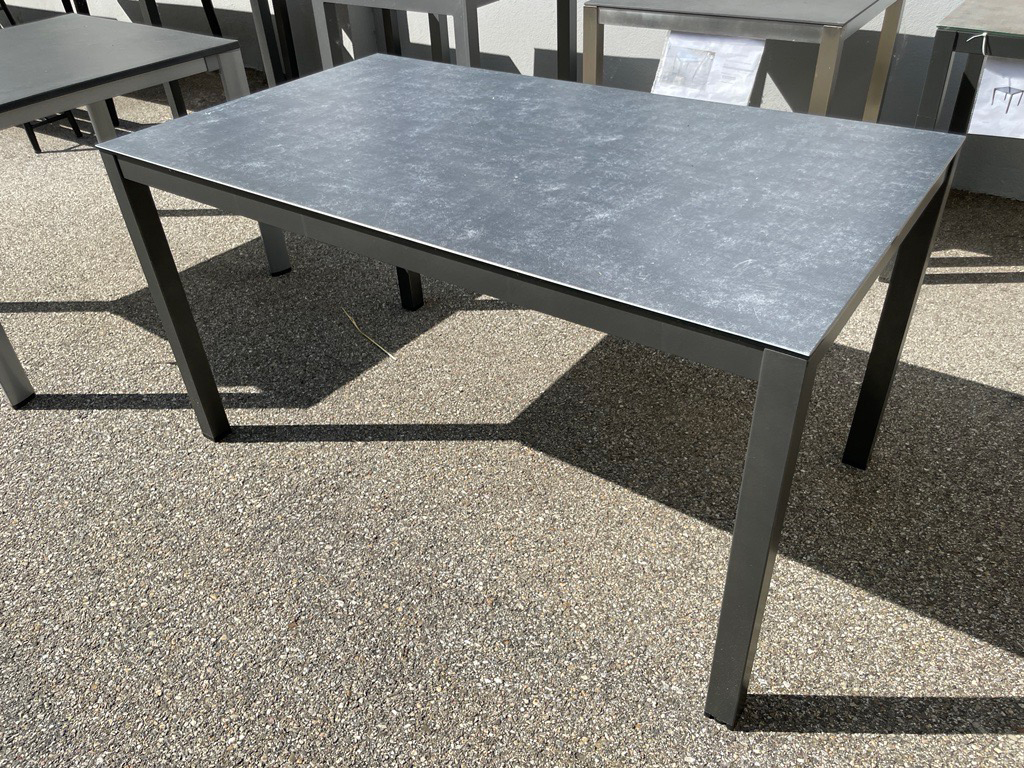 Esstisch, Metalltisch, Grau, Glattes Muster, Vierbeiniger Tisch