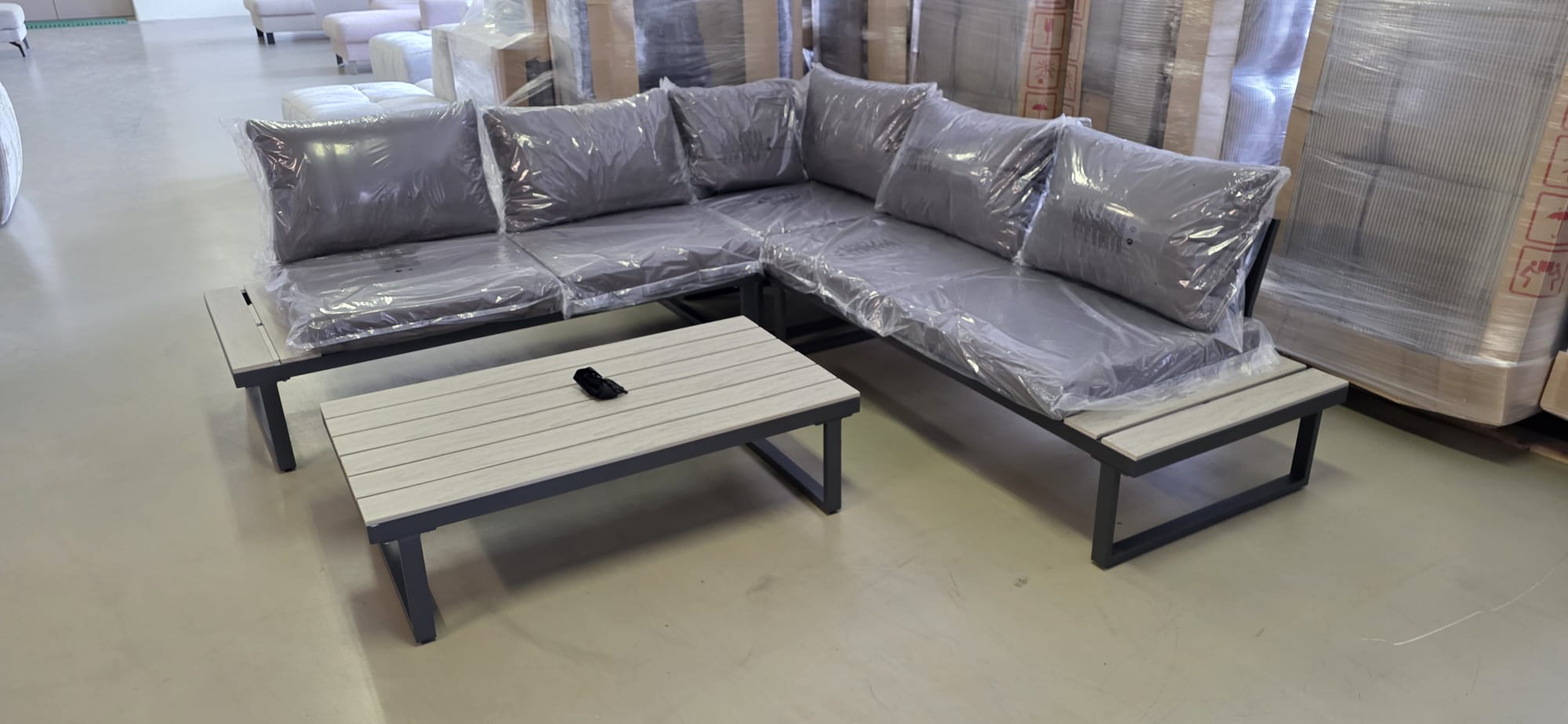 outdoor sofa, sectional, grau, aufgepolstert, Couchtisch